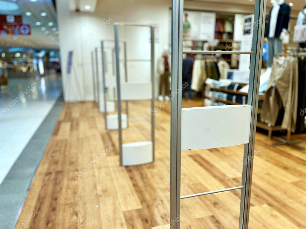 Entrada de tienda con control de acceso